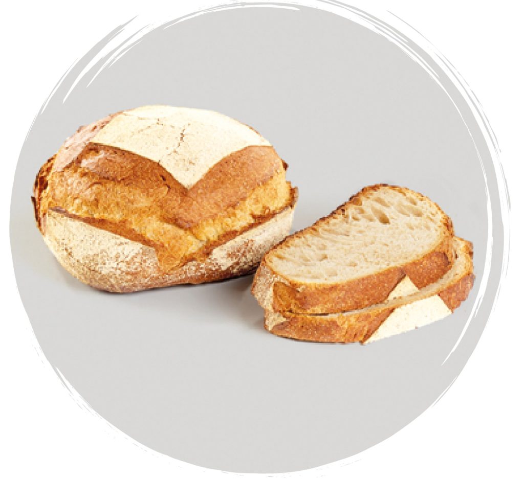 une table recouverte de nombreux gâteaux de sortes différentes